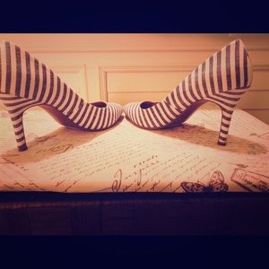 Adorable Blue and off white striped pumps.
